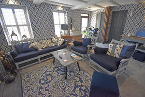 Lounge- click for photo gallery